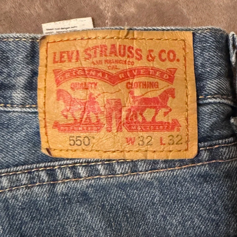 Levi's 550 Relaxed Fit Tapered Leg Blue Denim Jeans‎ Mens 32x32 Medium Wash